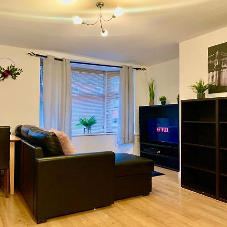 버밍엄 Lovely 2 Bed Ground Floor Flat With Free Parking 아파트 외부 사진